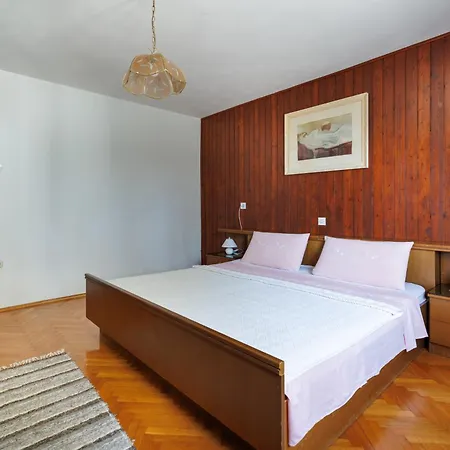 Hana Apartment *